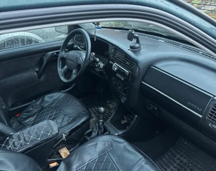 Зелений Фольксваген Венто, об'ємом двигуна 1.8 л та пробігом 240 тис. км за 2400 $, фото 3 на Automoto.ua