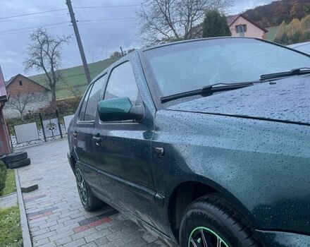 Зелений Фольксваген Венто, об'ємом двигуна 1.8 л та пробігом 240 тис. км за 2400 $, фото 2 на Automoto.ua