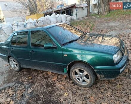 Зеленый Фольксваген Венто, объемом двигателя 1.8 л и пробегом 32 тыс. км за 1800 $, фото 4 на Automoto.ua