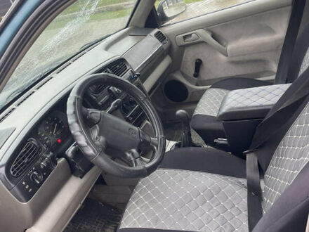 Зеленый Фольксваген Венто, объемом двигателя 1.6 л и пробегом 110 тыс. км за 1400 $, фото 1 на Automoto.ua