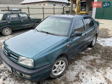 Фольксваген Венто 1994 у Сторожинце на Automoto.ua Зелений Фольксваген Венто, об'ємом двигуна 1.8 л та пробігом 145 тис. км за 1800 $, фото 1 на Automoto.ua