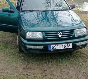 Фольксваген Венто 1995 в Хусте на Automoto.ua Зеленый Фольксваген Венто, объемом двигателя 1.8 л и пробегом 400 тыс. км за 1100 $, фото 1 на Automoto.ua