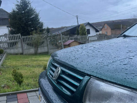 Зелений Фольксваген Венто, об'ємом двигуна 1.78 л та пробігом 250 тис. км за 2000 $, фото 1 на Automoto.ua