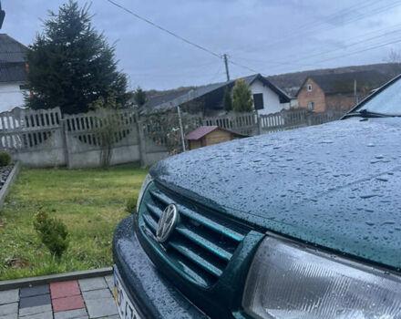 Зелений Фольксваген Венто, об'ємом двигуна 1.78 л та пробігом 250 тис. км за 2000 $, фото 1 на Automoto.ua