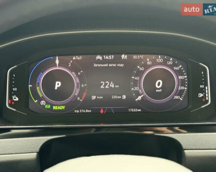 Черный Фольксваген Arteon Shooting Brake, объемом двигателя 1.4 л и пробегом 17 тыс. км за 35000 $, фото 19 на Automoto.ua