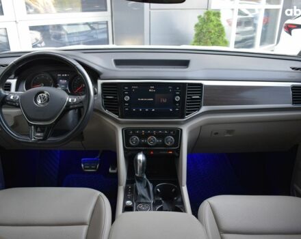 Белый Фольксваген Atlas, объемом двигателя 3.6 л и пробегом 99 тыс. км за 27900 $, фото 4 на Automoto.ua