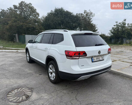 Белый Фольксваген Atlas, объемом двигателя 1.98 л и пробегом 250 тыс. км за 16500 $, фото 2 на Automoto.ua