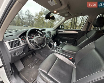 Білий Фольксваген Atlas, об'ємом двигуна 3.6 л та пробігом 120 тис. км за 21000 $, фото 19 на Automoto.ua