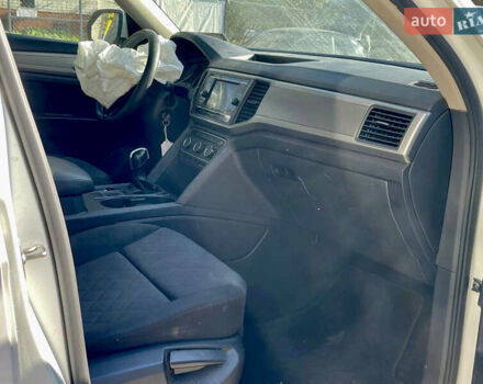 Білий Фольксваген Atlas, об'ємом двигуна 2 л та пробігом 191 тис. км за 10950 $, фото 7 на Automoto.ua