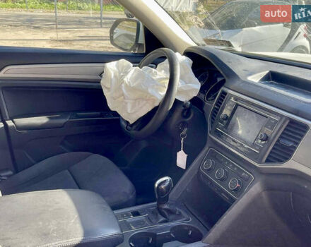 Білий Фольксваген Atlas, об'ємом двигуна 2 л та пробігом 191 тис. км за 10950 $, фото 6 на Automoto.ua