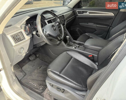 Белый Фольксваген Atlas, объемом двигателя 3.6 л и пробегом 171 тыс. км за 15200 $, фото 9 на Automoto.ua