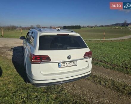 Белый Фольксваген Atlas, объемом двигателя 3.6 л и пробегом 130 тыс. км за 21500 $, фото 2 на Automoto.ua