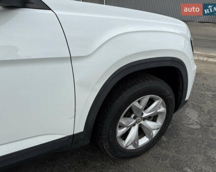 Белый Фольксваген Atlas, объемом двигателя 3.6 л и пробегом 171 тыс. км за 15200 $, фото 19 на Automoto.ua