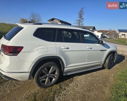 Белый Фольксваген Atlas, объемом двигателя 3.6 л и пробегом 130 тыс. км за 21500 $, фото 3 на Automoto.ua