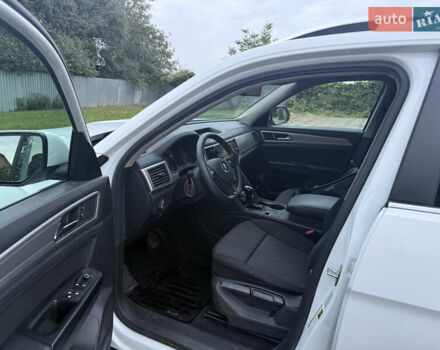 Белый Фольксваген Atlas, объемом двигателя 1.98 л и пробегом 250 тыс. км за 16500 $, фото 7 на Automoto.ua