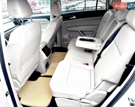 Белый Фольксваген Atlas, объемом двигателя 3.6 л и пробегом 142 тыс. км за 25000 $, фото 18 на Automoto.ua