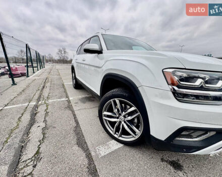 Белый Фольксваген Atlas, объемом двигателя 3.6 л и пробегом 142 тыс. км за 25000 $, фото 2 на Automoto.ua