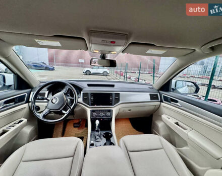 Белый Фольксваген Atlas, объемом двигателя 3.6 л и пробегом 142 тыс. км за 25000 $, фото 11 на Automoto.ua