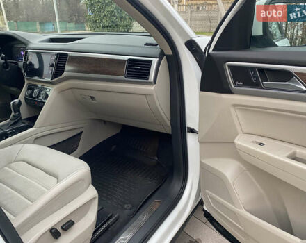 Білий Фольксваген Atlas, об'ємом двигуна 3.6 л та пробігом 114 тис. км за 22280 $, фото 43 на Automoto.ua