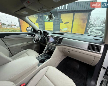 Білий Фольксваген Atlas, об'ємом двигуна 2 л та пробігом 133 тис. км за 17600 $, фото 27 на Automoto.ua