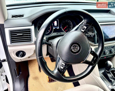 Белый Фольксваген Atlas, объемом двигателя 3.6 л и пробегом 142 тыс. км за 25000 $, фото 23 на Automoto.ua