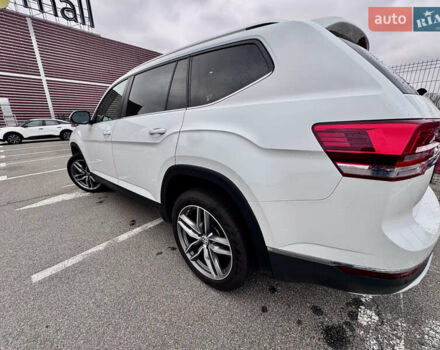 Белый Фольксваген Atlas, объемом двигателя 3.6 л и пробегом 142 тыс. км за 25000 $, фото 3 на Automoto.ua