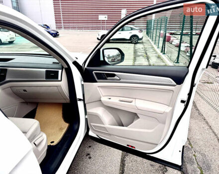 Белый Фольксваген Atlas, объемом двигателя 3.6 л и пробегом 142 тыс. км за 25000 $, фото 13 на Automoto.ua