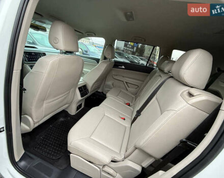 Білий Фольксваген Atlas, об'ємом двигуна 2 л та пробігом 133 тис. км за 17600 $, фото 41 на Automoto.ua