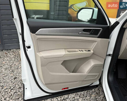 Білий Фольксваген Atlas, об'ємом двигуна 2 л та пробігом 133 тис. км за 17600 $, фото 43 на Automoto.ua