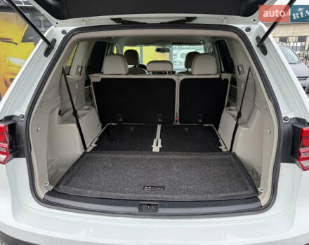 Белый Фольксваген Atlas, объемом двигателя 2 л и пробегом 133 тыс. км за 18200 $, фото 43 на Automoto.ua