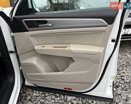 Білий Фольксваген Atlas, об'ємом двигуна 2 л та пробігом 133 тис. км за 17600 $, фото 30 на Automoto.ua