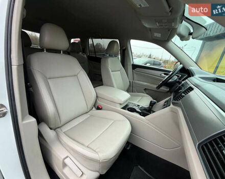 Білий Фольксваген Atlas, об'ємом двигуна 2 л та пробігом 133 тис. км за 17600 $, фото 25 на Automoto.ua