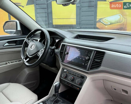 Білий Фольксваген Atlas, об'ємом двигуна 2 л та пробігом 133 тис. км за 17600 $, фото 28 на Automoto.ua