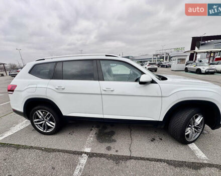Белый Фольксваген Atlas, объемом двигателя 3.6 л и пробегом 142 тыс. км за 25000 $, фото 5 на Automoto.ua