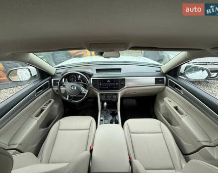 Білий Фольксваген Atlas, об'ємом двигуна 2 л та пробігом 133 тис. км за 17600 $, фото 35 на Automoto.ua