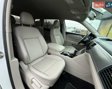 Белый Фольксваген Atlas, объемом двигателя 2 л и пробегом 133 тыс. км за 18200 $, фото 28 на Automoto.ua