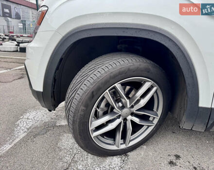 Белый Фольксваген Atlas, объемом двигателя 3.6 л и пробегом 142 тыс. км за 25000 $, фото 7 на Automoto.ua