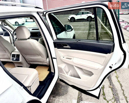 Белый Фольксваген Atlas, объемом двигателя 3.6 л и пробегом 142 тыс. км за 25000 $, фото 15 на Automoto.ua