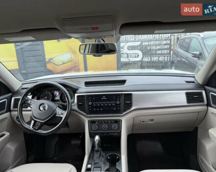 Белый Фольксваген Atlas, объемом двигателя 2 л и пробегом 133 тыс. км за 18200 $, фото 4 на Automoto.ua