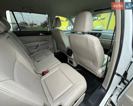 Білий Фольксваген Atlas, об'ємом двигуна 2 л та пробігом 133 тис. км за 17600 $, фото 31 на Automoto.ua