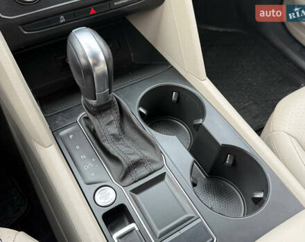 Білий Фольксваген Atlas, об'ємом двигуна 2 л та пробігом 133 тис. км за 17600 $, фото 51 на Automoto.ua