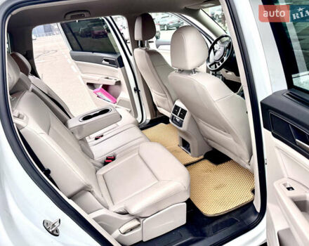 Белый Фольксваген Atlas, объемом двигателя 3.6 л и пробегом 142 тыс. км за 25000 $, фото 16 на Automoto.ua