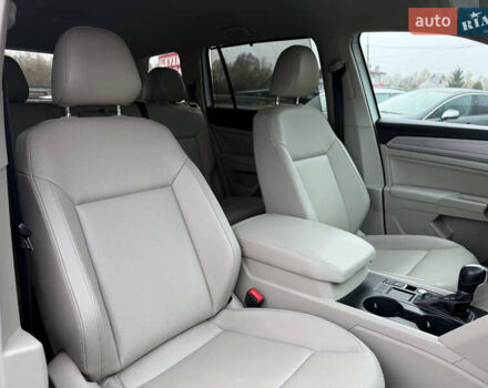 Білий Фольксваген Atlas, об'ємом двигуна 2 л та пробігом 133 тис. км за 17600 $, фото 26 на Automoto.ua