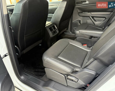 Білий Фольксваген Atlas, об'ємом двигуна 3.6 л та пробігом 78 тис. км за 22555 $, фото 10 на Automoto.ua