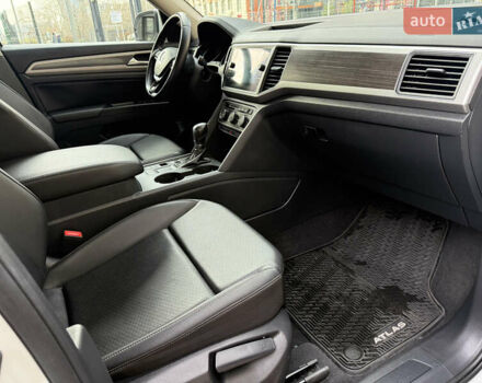 Білий Фольксваген Atlas, об'ємом двигуна 3.6 л та пробігом 78 тис. км за 22555 $, фото 14 на Automoto.ua