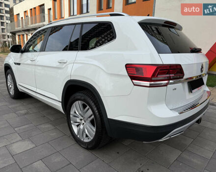 Білий Фольксваген Atlas, об'ємом двигуна 3.6 л та пробігом 78 тис. км за 22555 $, фото 4 на Automoto.ua