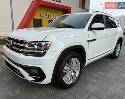 Білий Фольксваген Atlas, об'ємом двигуна 3.6 л та пробігом 78 тис. км за 22555 $, фото 2 на Automoto.ua