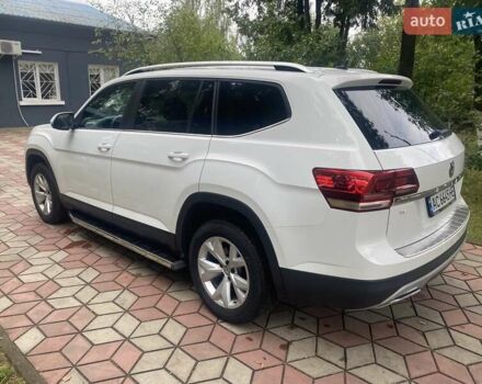 Белый Фольксваген Atlas, объемом двигателя 3.6 л и пробегом 174 тыс. км за 21500 $, фото 4 на Automoto.ua