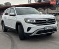 Белый Фольксваген Atlas, объемом двигателя 2 л и пробегом 87 тыс. км за 24999 $, фото 1 на Automoto.ua