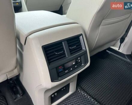 Білий Фольксваген Atlas, об'ємом двигуна 3.6 л та пробігом 131 тис. км за 27500 $, фото 17 на Automoto.ua